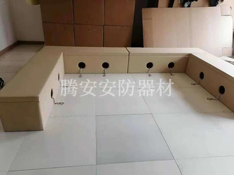 審訊椅廠家的犯人椅都分為幾種，使用過程中都有什么注意的地方？